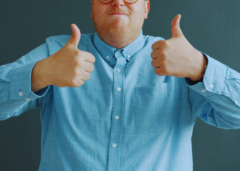 Toxic Positivity dalam Tim: Bahaya Karakter “Haus Pujian” dan “Cepat Puas”