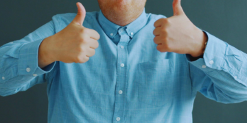 Toxic Positivity dalam Tim: Bahaya Karakter “Haus Pujian” dan “Cepat Puas”